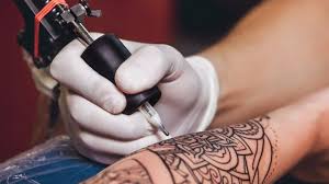 Dövme Haram mı? Peygamberimizin Dövme Hadisi ve Diyanet Açıklaması